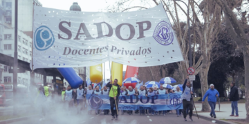 Docentes privados aceptaron la oferta salarial «en disconformidad» y no van al paro