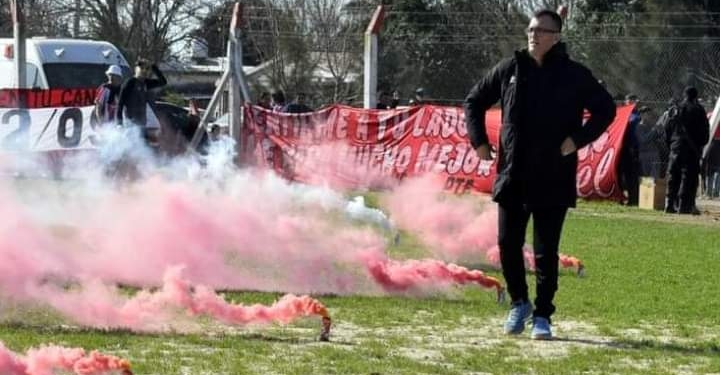 Alejandro Fernández dejó de ser el técnico del Club Maciel