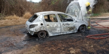 Barrancas: una joven sufrió el incendio de su auto cuando conducía