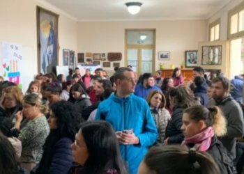 Reclamo de padres en una escuela de Beltrán por supuesto abuso entre menores