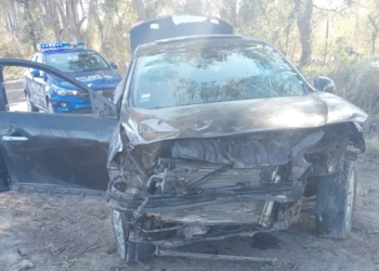 Barrancas: un joven sufrió fracturas tras despistar con su auto frente al basural