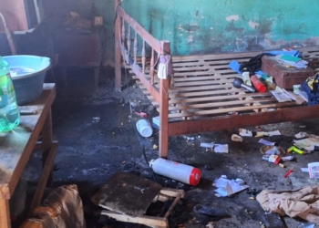 Susto en San Genaro: ardió una habitación y su propietario debió ser atendido por inhalar humo