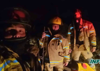 Sin cubiertas para la autobomba, bomberos de Timbúes acudieron a un incendio en autos particulares