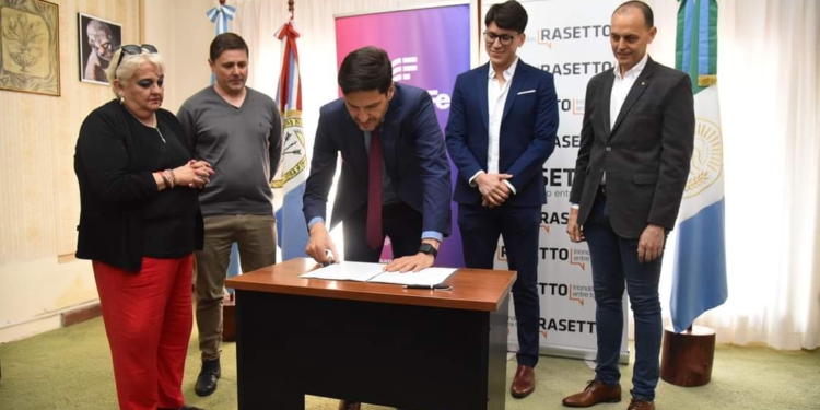 Nuevas obras y maquinarias para localidades del departamento Iriondo