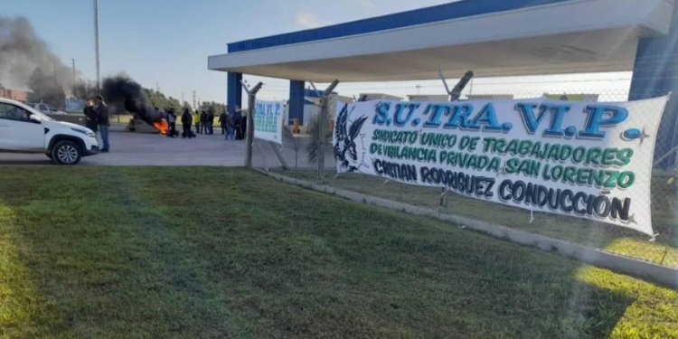 Conflicto gremial en Timbúes: despidieron a 10 trabajadores de AGD
