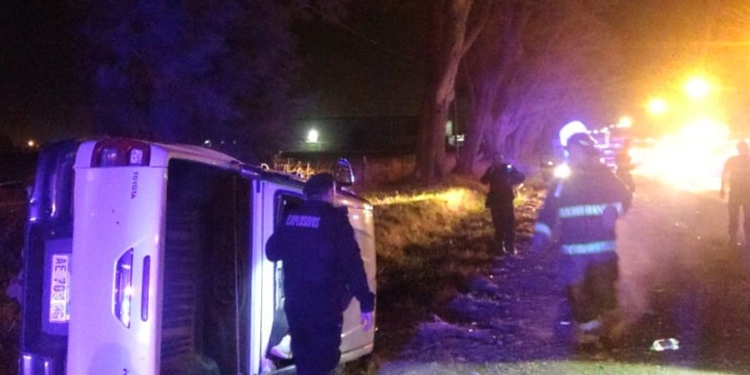 Persecución y tiros en Gálvez terminó con un vuelco, dos detenidos y secuestro de armas