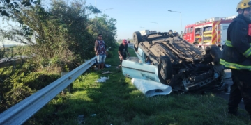 Vuelco y milagro en autopista: dos personas lesionadas