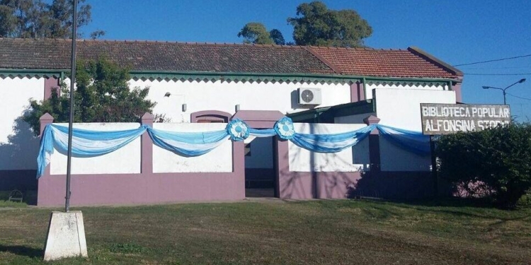 La Biblioteca de Monje celebra sus 24 años con expo de autos y motos, artesanos y artistas