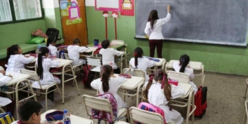 Las escuelas primarias de Santa Fe sumarán una hora de clases: será optativo