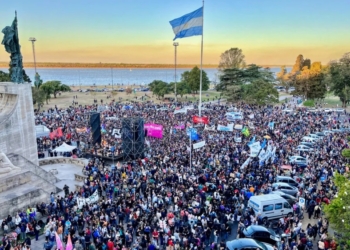 Estudiantes y docentes universitarios de toda la región se manifestaron en contra del veto