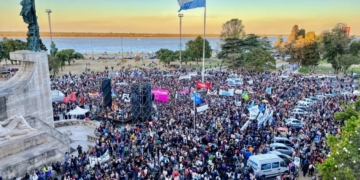 Estudiantes y docentes universitarios de toda la región se manifestaron en contra del veto
