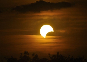 A mirar el cielo: este miércoles será el eclipse solar anular “Anillo de Fuego”