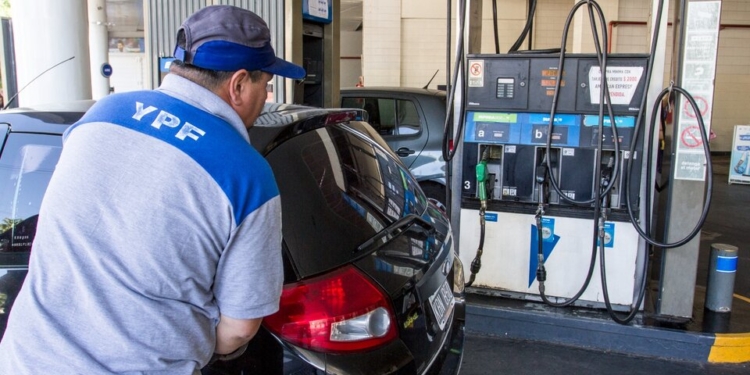 Este viernes aumentan un 4 por ciento los combustibles en todo el país