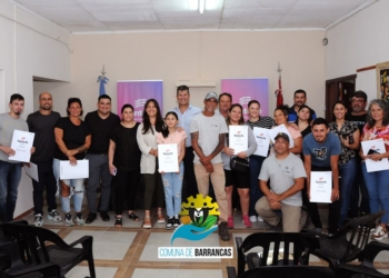 Entregaron escrituras de viviendas a ocho familias de Barrancas