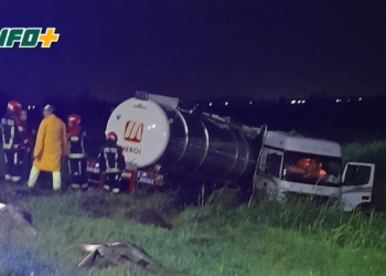 Un camión cisterna despistó en autopista, rompió el guardarraíl y quedó entre los pastizales