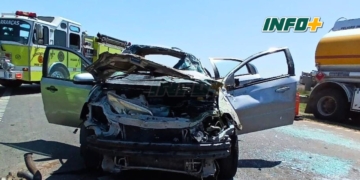 Una mujer debió ser rescatada tras chocar su auto contra un camión en Barrancas