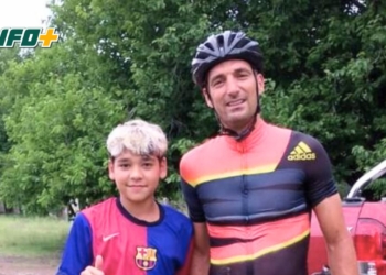 Siempre crack: Lionel Scaloni visitó el Circuito de Andino y se fotografió con pequeños de la localidad