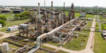 Buscan reactivar un gigante de la región: la refinería San Lorenzo