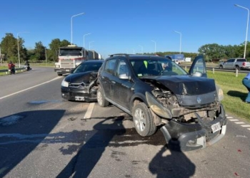 Cuatro vehículos impactaron en cadena sobre la autopista Rosario Santa Fe