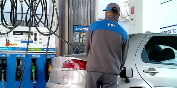 En enero aumentan nuevamente los combustibles: casi un 2 por ciento más