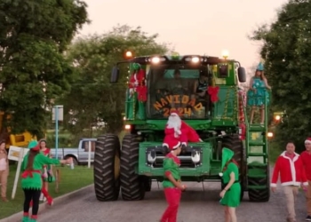 La magia de la Navidad: Papá Noel llegó a Gessler en una cosechadora