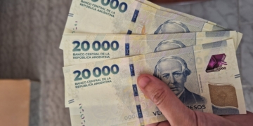 Los billetes de 20 mil pesos ya se ven en la región: cómo identificar si son auténticos