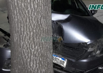 Totoras: un joven chocó contra un árbol y sufrió una fractura