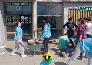 Barrancas: alumnos de la escuela Nº416 y empleados comunales trabajaron en la renovación de veredas