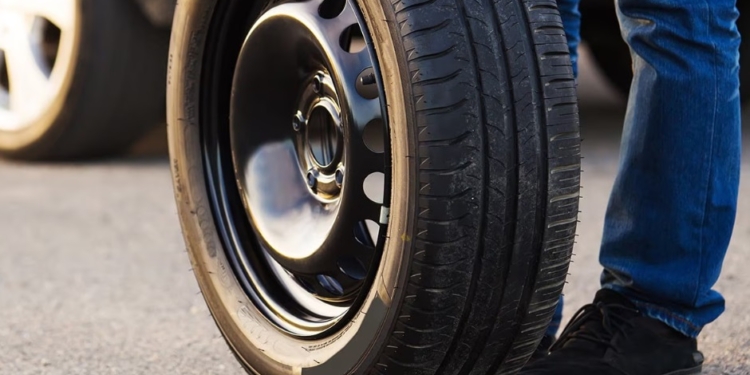 Pueblo Andino: robaron dos cubiertas a un auto que estaba estacionado