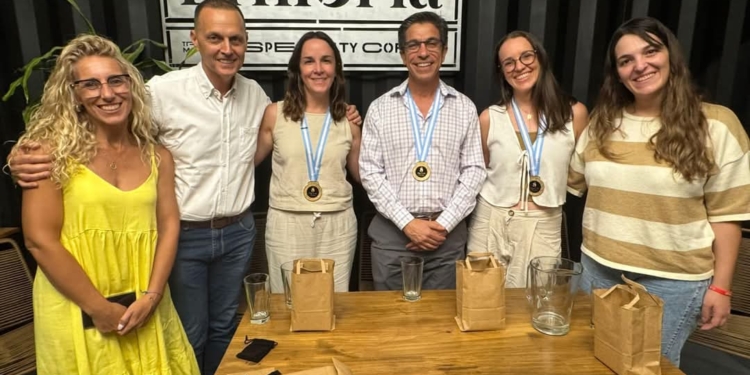 Tres profesionales de Salto Grande recibieron la medalla al orgullo de Iriondo