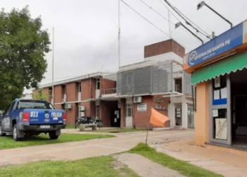 Buscan a un preso que escapó esposado de la Comisaría de Santo Tomé
