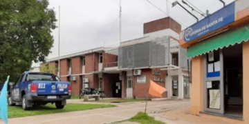 Buscan a un preso que escapó esposado de la Comisaría de Santo Tomé