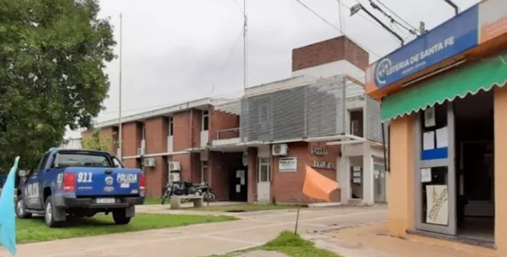 Buscan a un preso que escapó esposado de la Comisaría de Santo Tomé