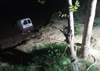 Un nene de 3 años jugaba cerca del río y murió atropellado por una camioneta que despistó