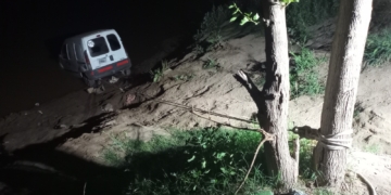 Un nene de 3 años jugaba cerca del río y murió atropellado por una camioneta que despistó