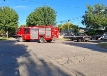 Un fallecido al colisionar una moto y una camioneta en Las Rosas