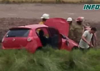 Una joven fue rescatada por bomberos tras volcar a la vera de la autopista