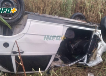 Un auto volcó en Maciel y dos jóvenes sufrieron heridas