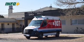 Dos menores en moto chocaron en pleno centro de Maciel y resultaron heridas