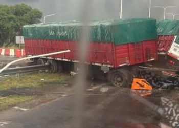 Un camión despistó en la zona de obras de autopista a la altura de Beltrán