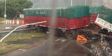 Un camión despistó en la zona de obras de autopista a la altura de Beltrán