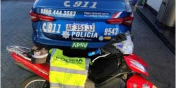 Timbúes: un menor circulaba en moto por autopista con guarismos adulterados y documentación falsa