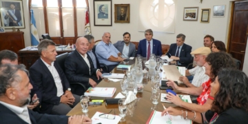 Paritarias: Provincia ofreció un 5% de aumento por tres meses a estatales y docentes