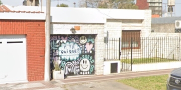 Una maestra dejó encerrados a tres nenes en un jardín: fue detenida