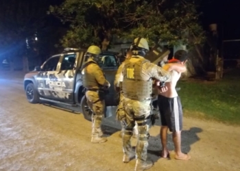 Monje: un hombre tomó de rehen a una familia y la rocío con alcohol amenazando con prender fuego