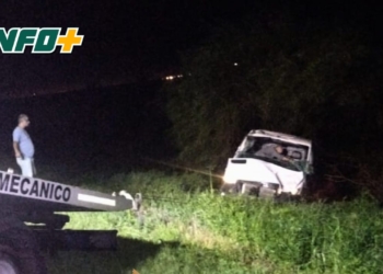 Monje: un vehículo con tres hombres a bordo volcó en autopista