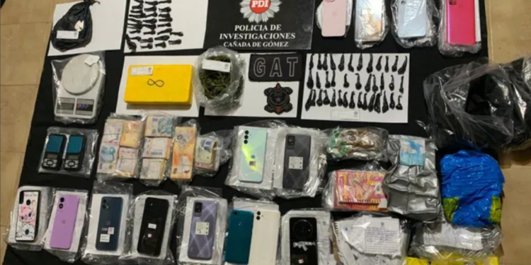 Tres allanamientos narco en Totoras: dos detenidos y un kilo de cocaína secuestrado