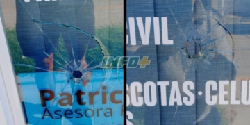Atacaron el frente de una financiera en Totoras y quedaron filmados