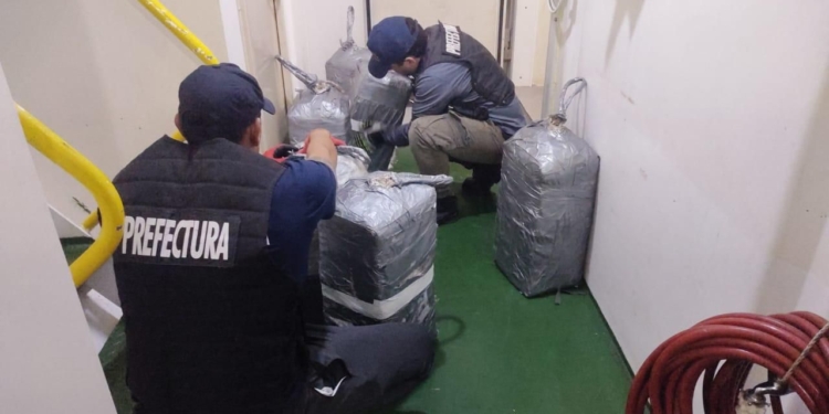 Creen que la droga ingresó al buque en el Cordón Industrial junto a la comida