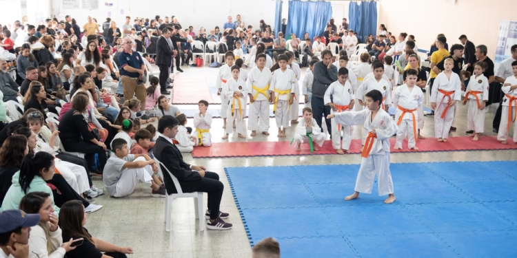 Karate: 160 competidores de toda la región participaron de la «Copa Timbúes»